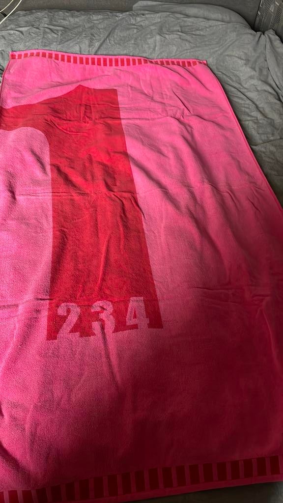 Strandlaken roze 95 x 165 cm, Ophalen of Verzenden, Zo goed als nieuw, Roze, Handdoek