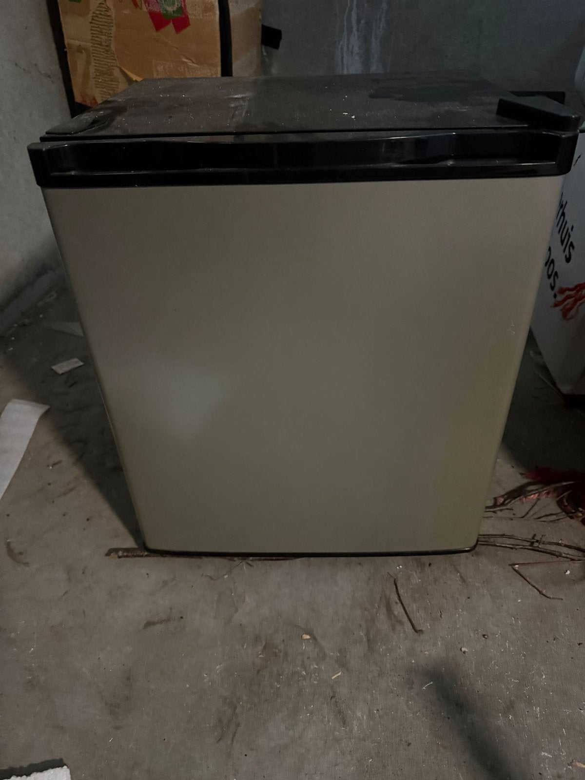 Kleine koelkast, voor camping etc kleur zilver, Witgoed en Apparatuur, Koelkasten en IJskasten, Ophalen, Zonder vriesvak, Minder dan 85 cm