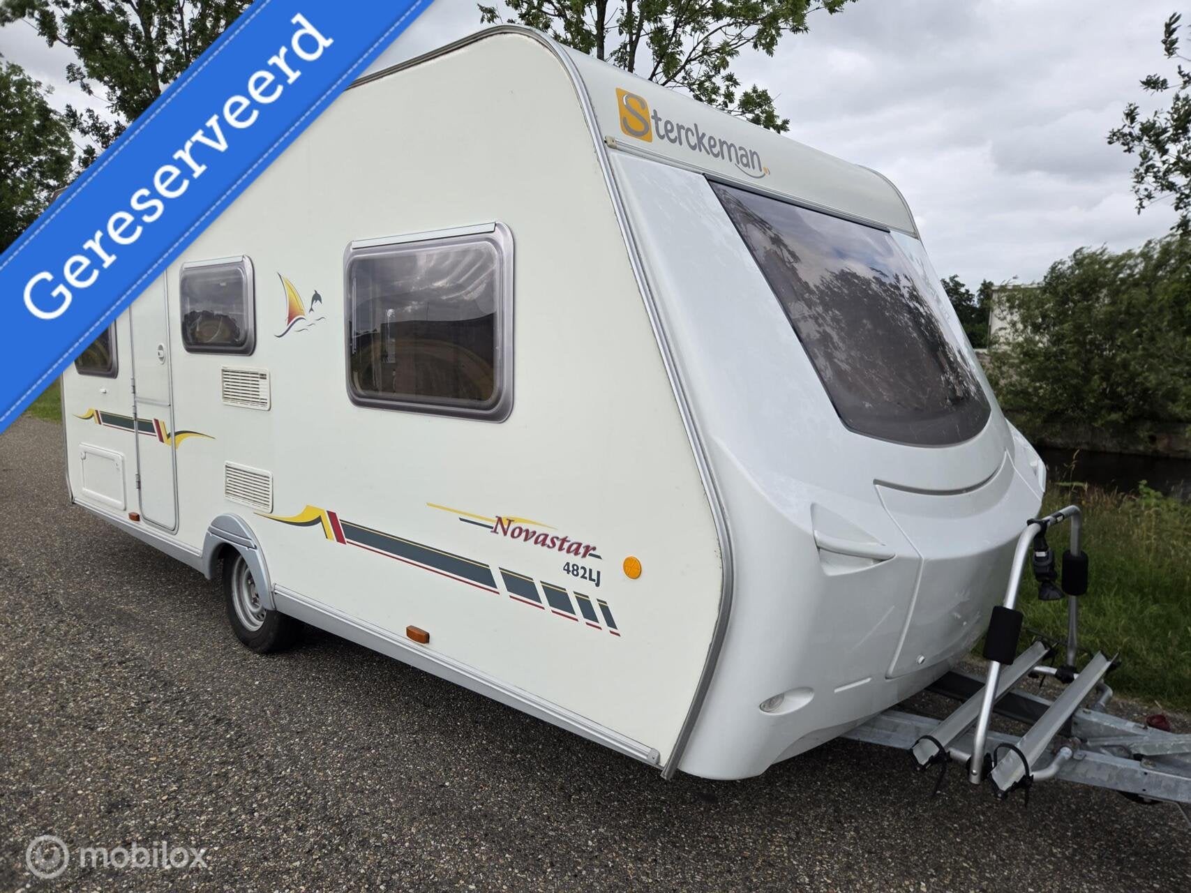 Sterckeman 482 LJ (2009) | Enkele bedden | Douche & toilet |, Sterckeman, Rondzit, Bedrijf, 6 tot 7 meter