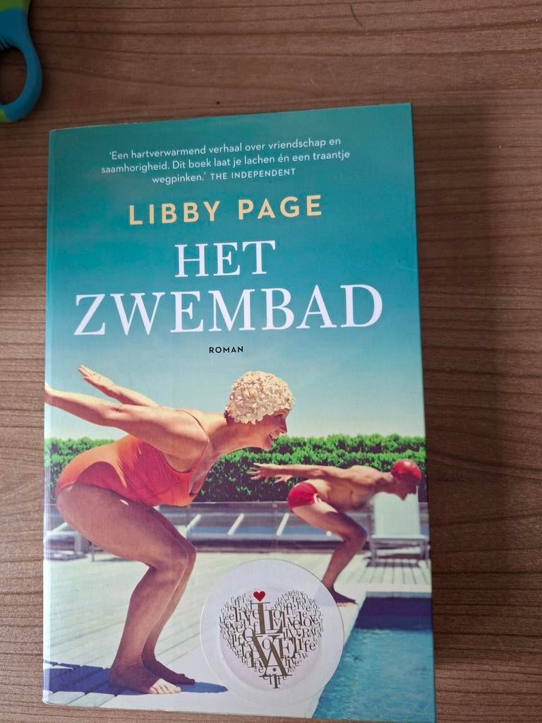 Het Zwembad - Libby Page, Europa overig, Ophalen of Verzenden, Zo goed als nieuw, Libby Page
