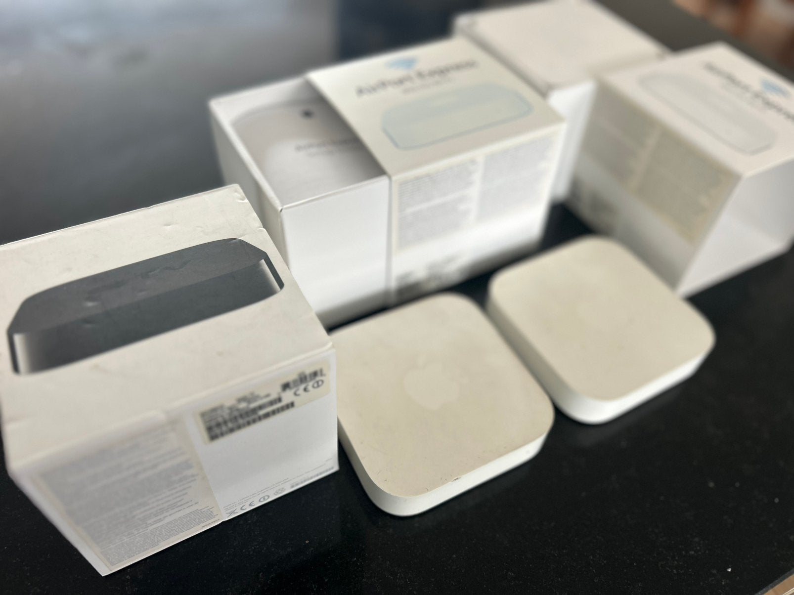 Foto 3 van Apple AirPort Express Base Station (3x) & Apple TV (1x)