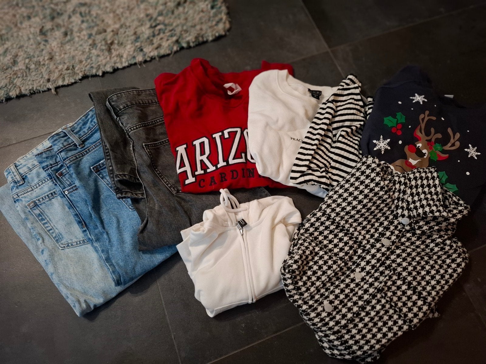 Kledingpakket: spijkerbroeken, truien, vest en blouse, Meerkleurig, Ophalen of Verzenden, Zo goed als nieuw, Maat 34 (XS) of kleiner