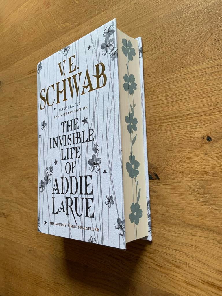 The Invisible Life of Addie LaRue - V.E. Schwab gesigneerd, Boeken, Ophalen of Verzenden, Nieuw