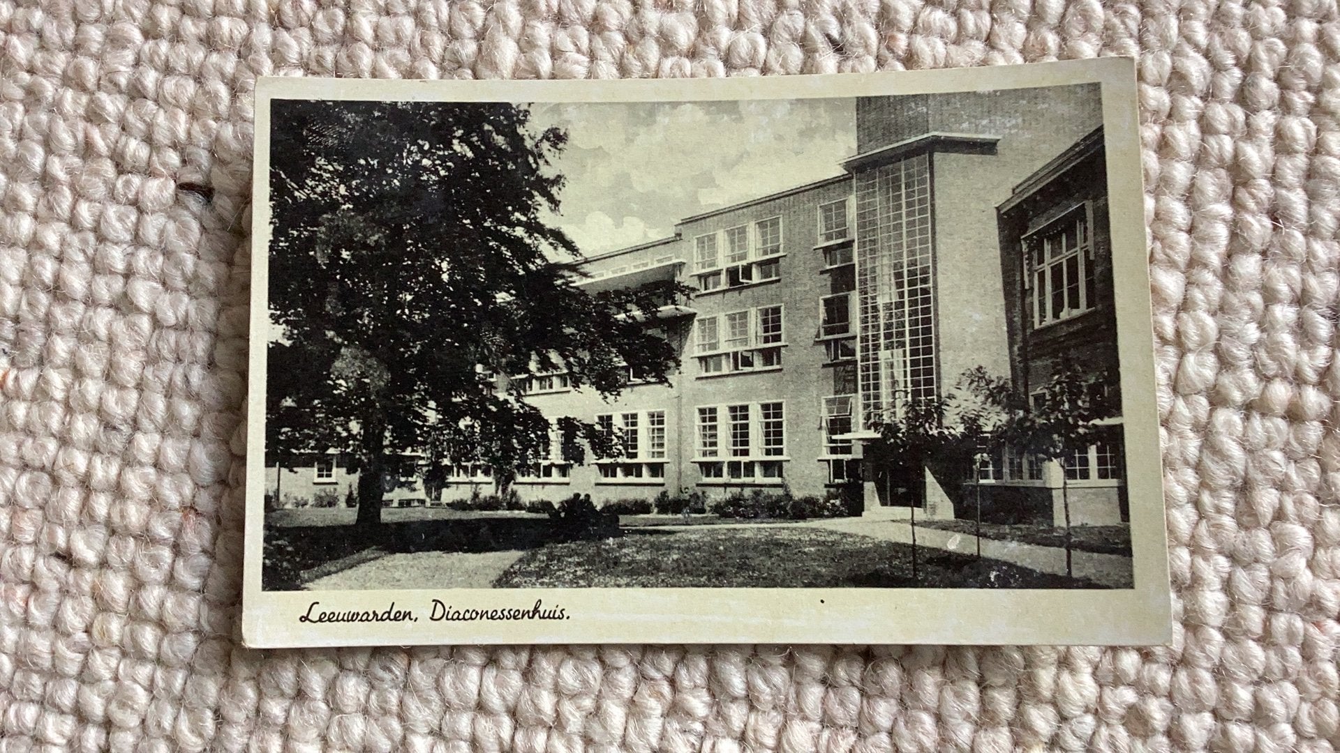 Ansichtkaart Leeuwarden Diaconessenhuis jaren ‘30. 999, Verzamelen, Ophalen of Verzenden, 1920 tot 1940, Gelopen, Friesland