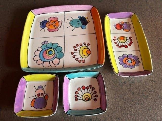 4-delige schalenset 'een kado met een boodschap', Ophalen of Verzenden, Overige stijlen, Aardewerk, Schaal of Schalen