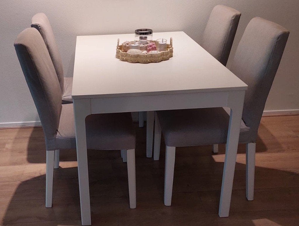 Uitschuifbare eettafel (IKEA) met 4 stoelen - gebroken wit, Ophalen, 100 tot 150 cm, 50 tot 100 cm, Zo goed als nieuw
