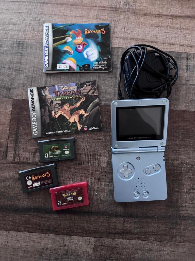 Game Boy Advance SP met toebehoren, Spelcomputers en Games, Spelcomputers | Nintendo Game Boy, Ophalen of Verzenden, Zo goed als nieuw