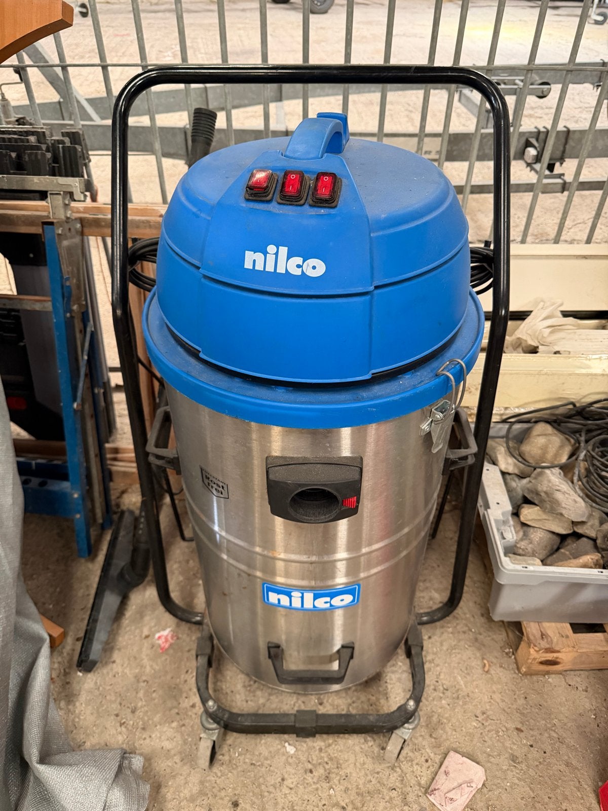 Nilco P310 Water/Stofzuiger - Krachtige Alleszuiger, Witgoed en Apparatuur, Ophalen, Gebruikt, Industriële stofzuiger, 2000 watt of meer