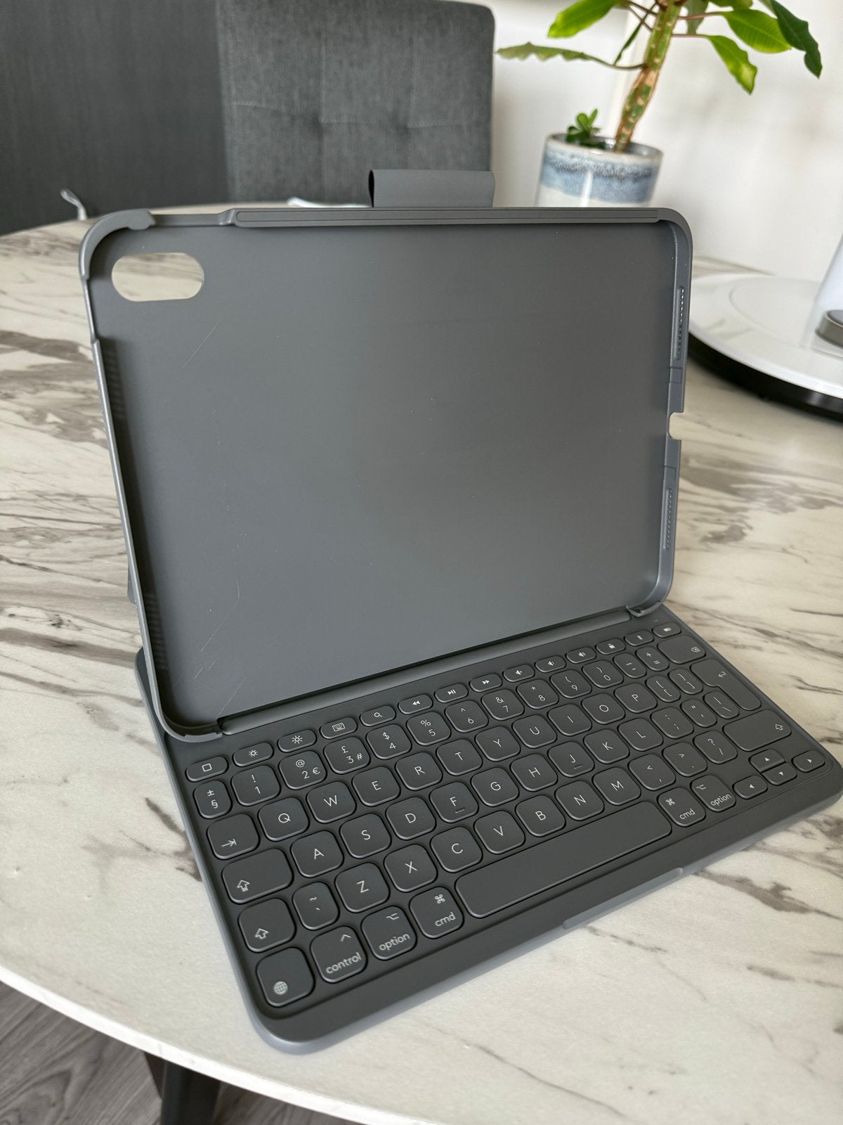 Logitech Slim Folio iPad 10e generatie of ipad met A16-chip, Ophalen, Zo goed als nieuw, Grijs