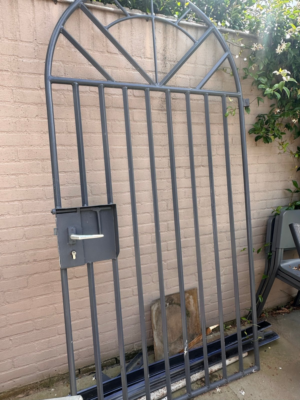 Stalen poort met sierlijke boog, Ophalen, Met poort, Gebruikt, Sierhekwerk
