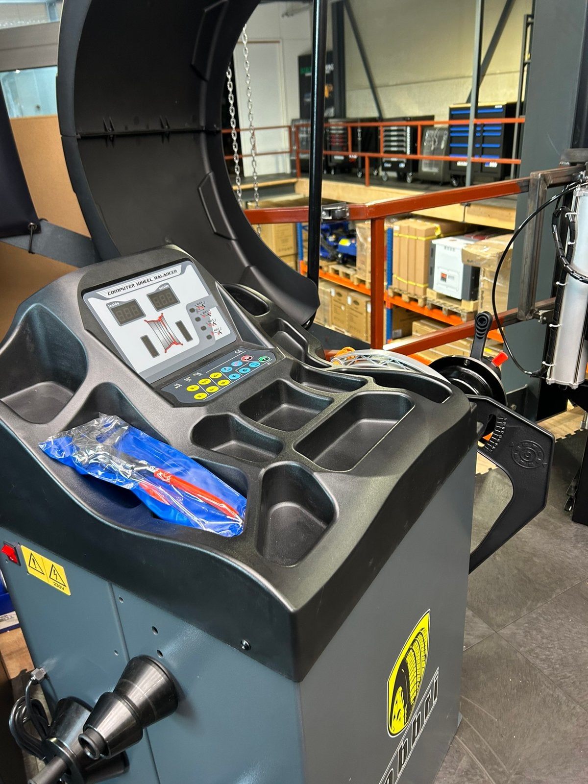 Fabbri balanceermachine semi-automatisch, Ophalen, Nieuw