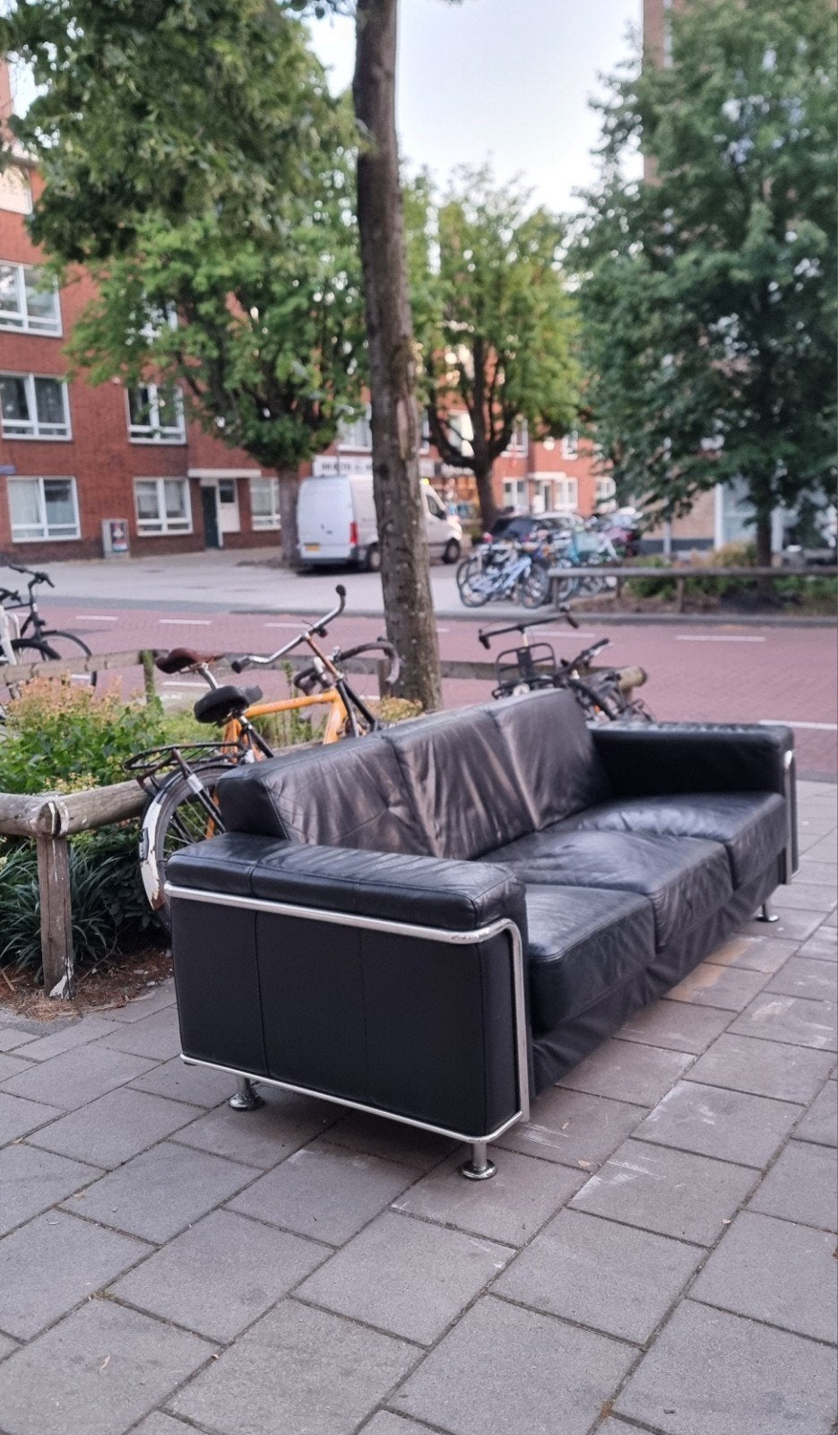 La Corbusier-geinspireerde 3 seat sofa zwart leer, Ophalen, Driepersoons, Leer, Zo goed als nieuw