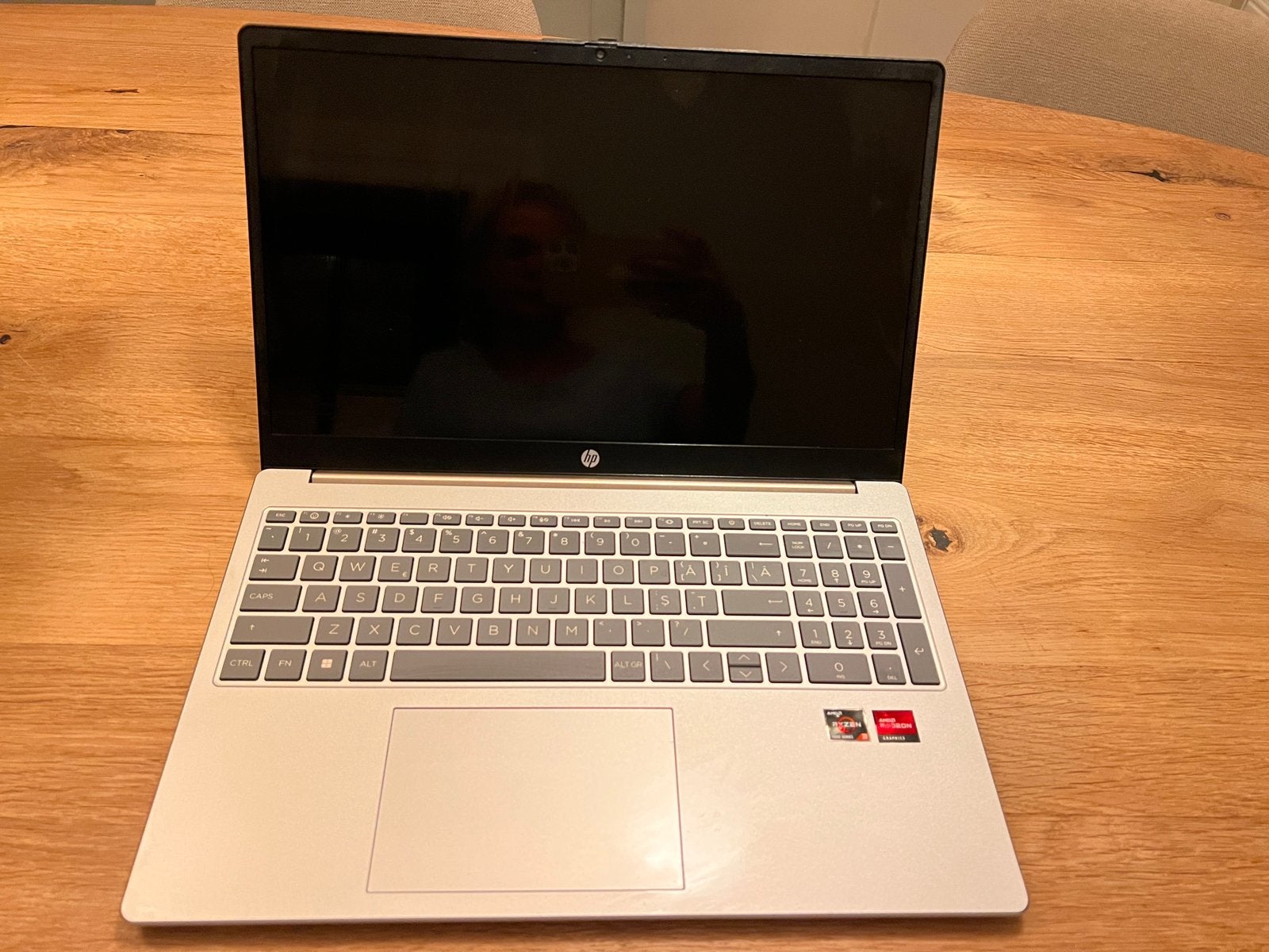 Gloednieuwe HP laptop 15-fc0031nq ( nauwelijks gebruikt ), Computers en Software, 2 tot 3 Ghz, 15 inch, Nieuw, Ophalen of Verzenden