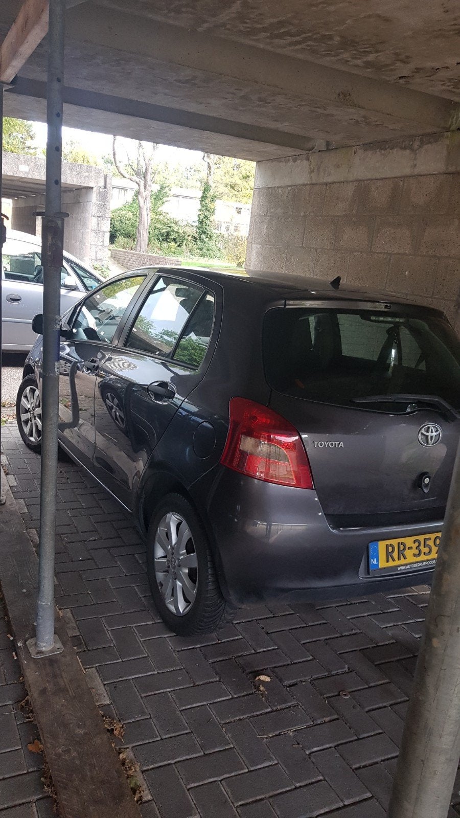 Toyota Yaris 1.3 16V Vvt-i 5DR 2009 Grijs, Auto's, Voorwielaandrijving, 1025 kg, 40 €/maand, 4 cilinders