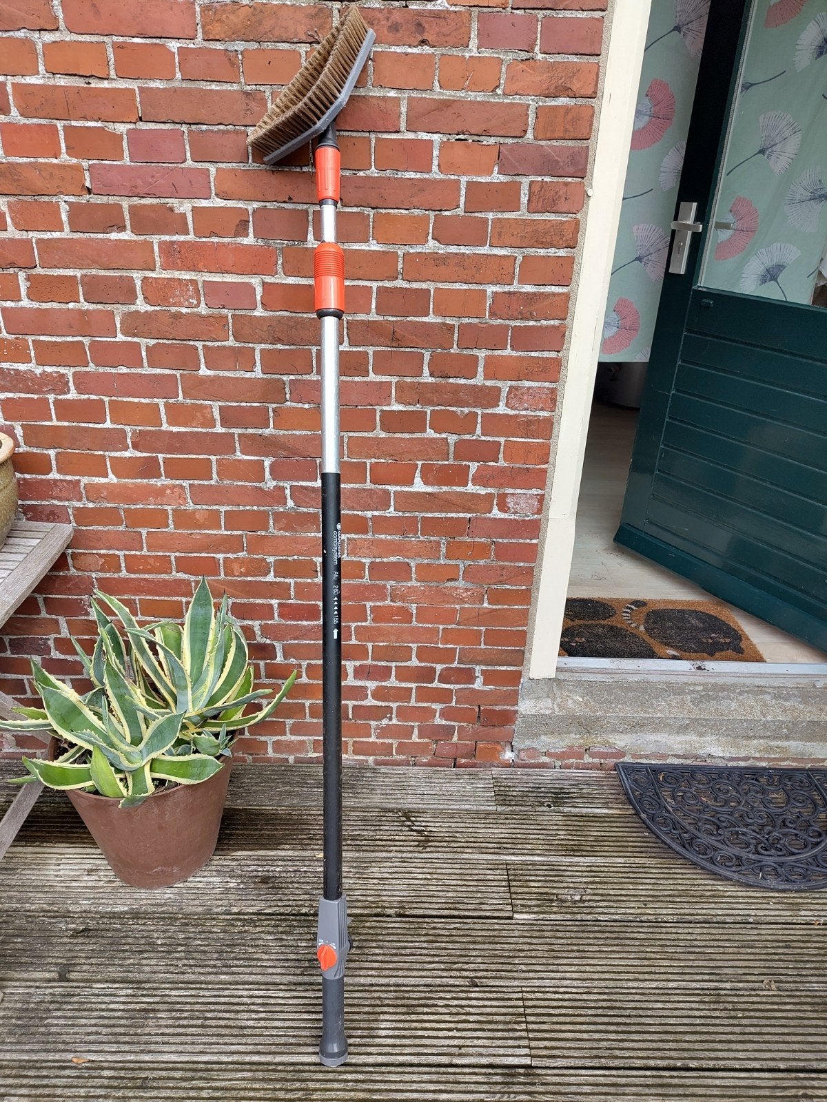 Gardena Combisystem Telescoopsteel met driehoekige borstel, Ophalen, Gebruikt, Bezem, Gardena
