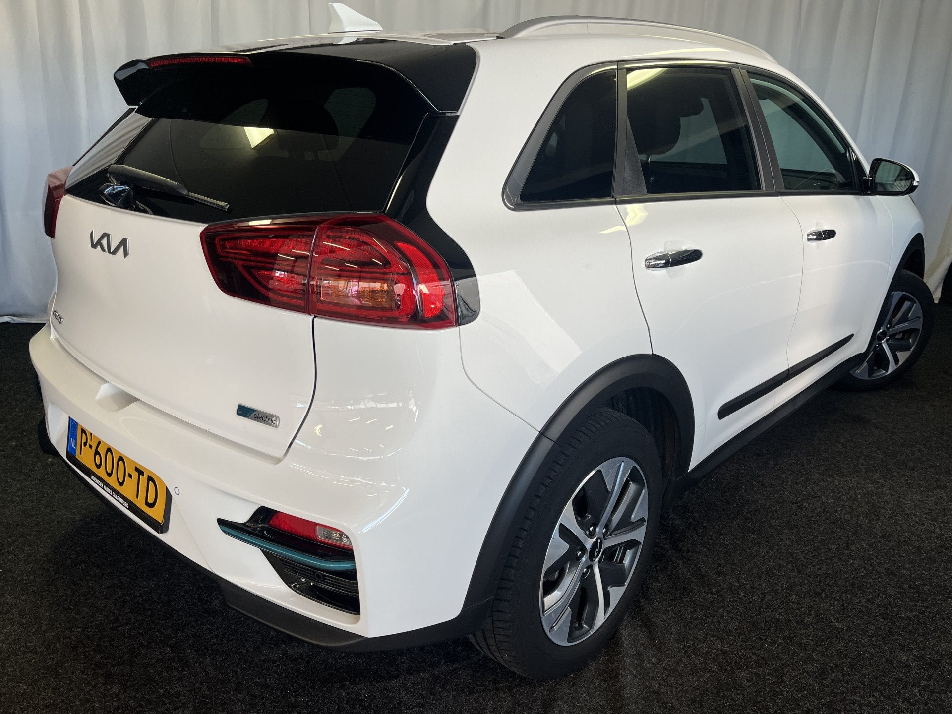 Kia e-Niro DynamicPlusLine 64 kWh 1E EIGN/ECC/3 FASE/100%SOH, Gebruikt, 1712 kg, Met garantie (alle), Leder en Stof
