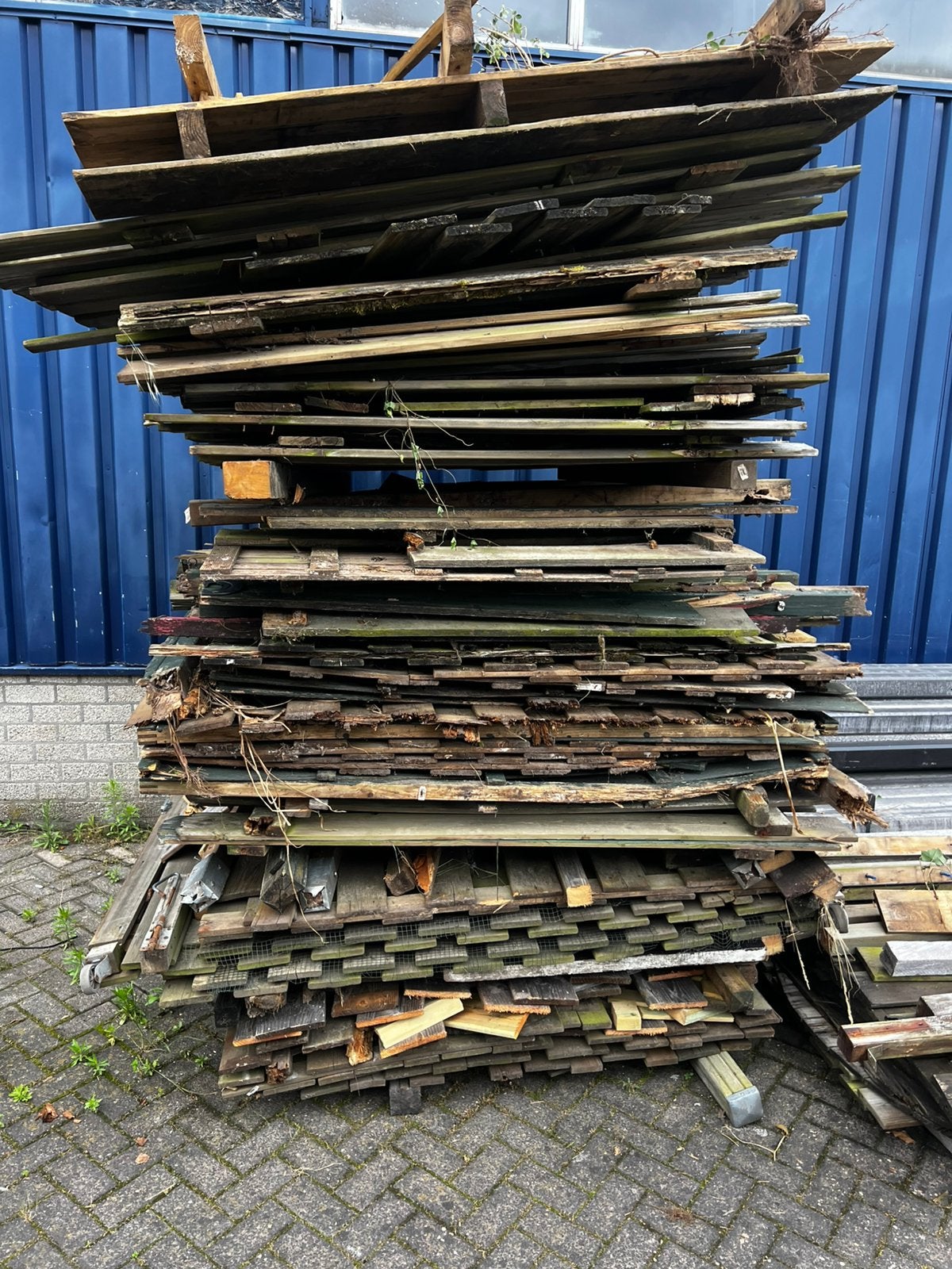 DEZE WEEK MOET WEG ! sloopmateriaal- schermen en paalen, Tuin en Terras, Haardhout, Minder dan 3 m³, Ophalen