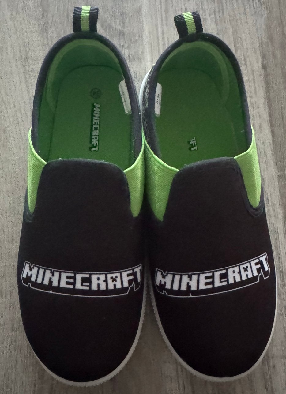 Minecraft instapschoenen/sloffen – mt 34 – zo goed als nieuw, Kinderen en Baby's, Kinderkleding | Schoenen en Sokken, Ophalen of Verzenden