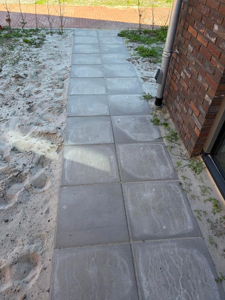 Gratis : 38x Grijze betontegels 50x50, Ophalen, Zo goed als nieuw, Beton, Terrastegels