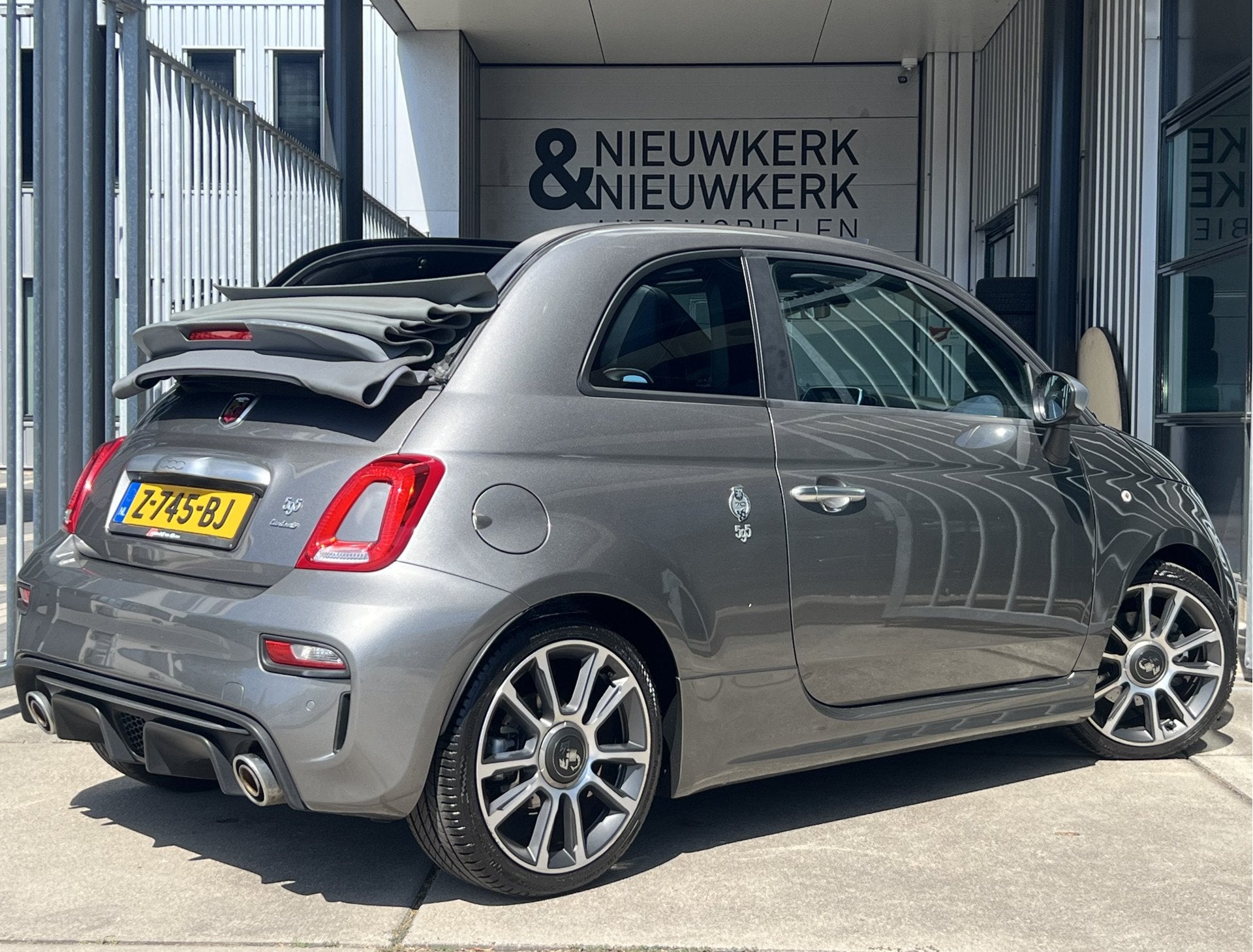 Fiat 500 1.4 T-Jet Abarth Turismo Cabriolet 70th Anniversary, Auto's, 15 km/l, 4 cilinders, Met garantie (alle), Leder