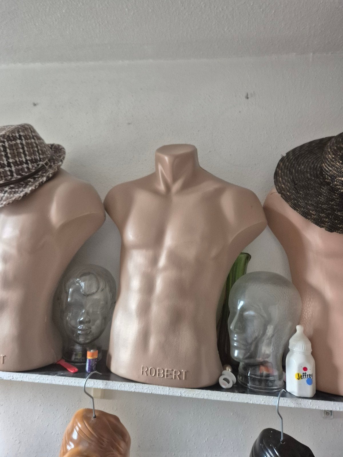 etalagepop man en retro vrouwe hang model, Ophalen of Verzenden