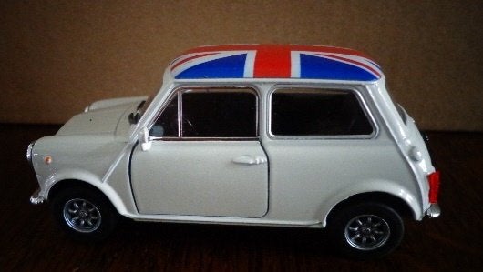 Modelauto ( 1:38 ) MINI Cooper 1300 modelauto vlag WIT, Ophalen of Verzenden, Nieuw, Auto, Overige merken