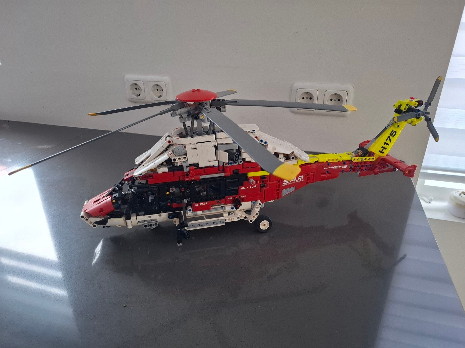 Lego Technic 42145 Airbus H175 Reddingshelikopter, Ophalen of Verzenden, Zo goed als nieuw