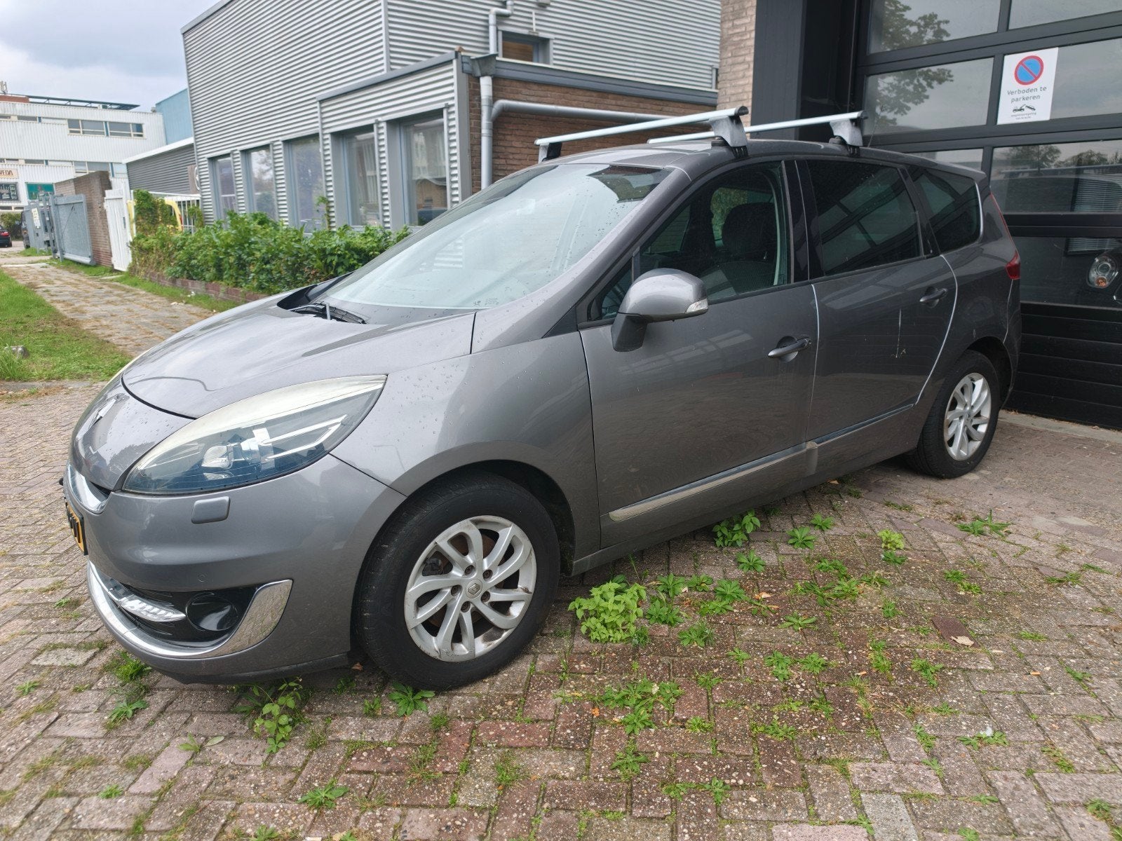 Renault Grand Scenic 1.2 TCE 85KW 7P 2012 Grijs, Auto's, Voorwielaandrijving, 4 cilinders, 7 stoelen, Handgeschakeld