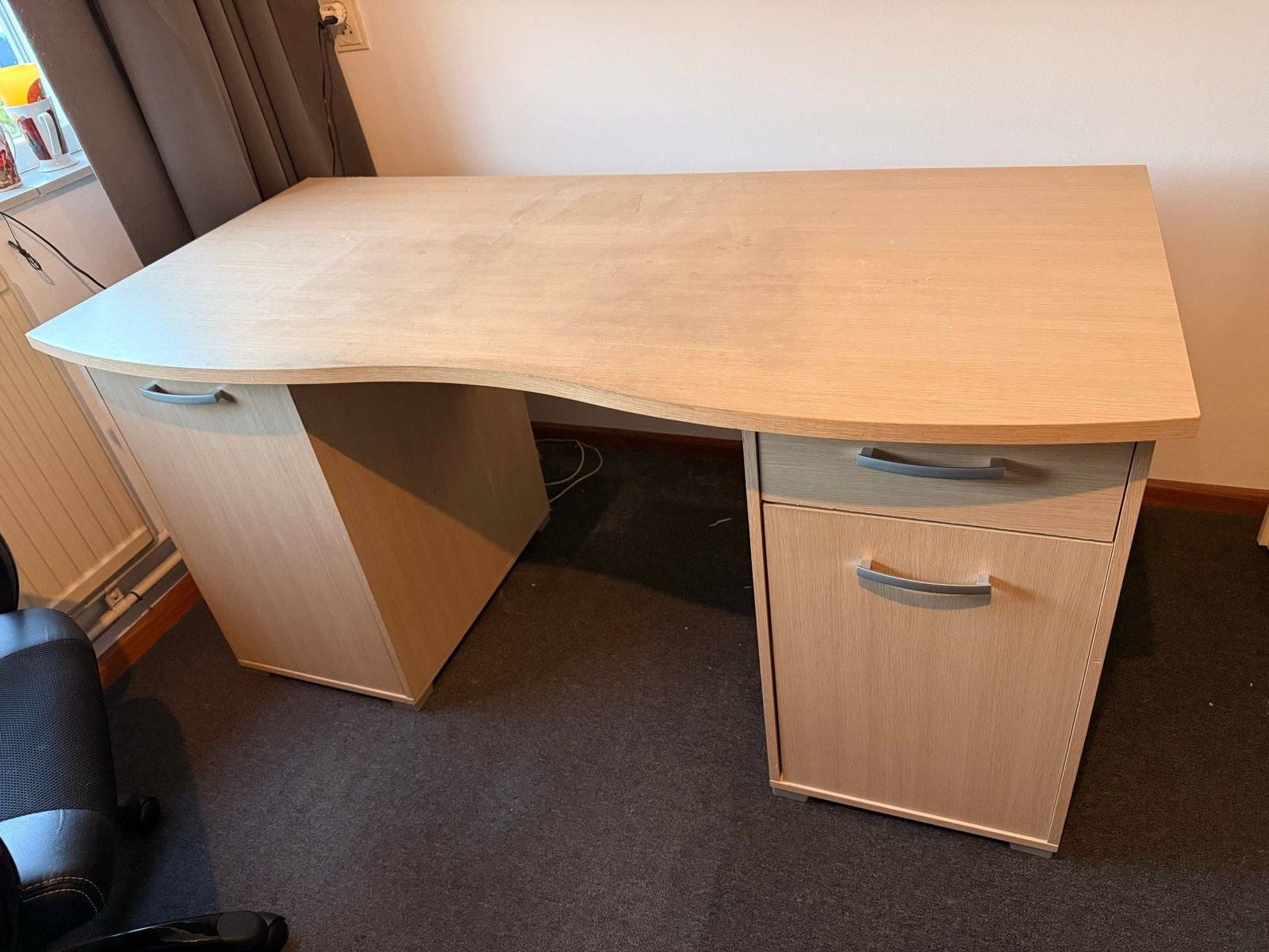 Gratis bureau met opbergruimte - beschadigd blad, Ophalen, Gebruikt, Spaanplaat of MDF, Overige merken