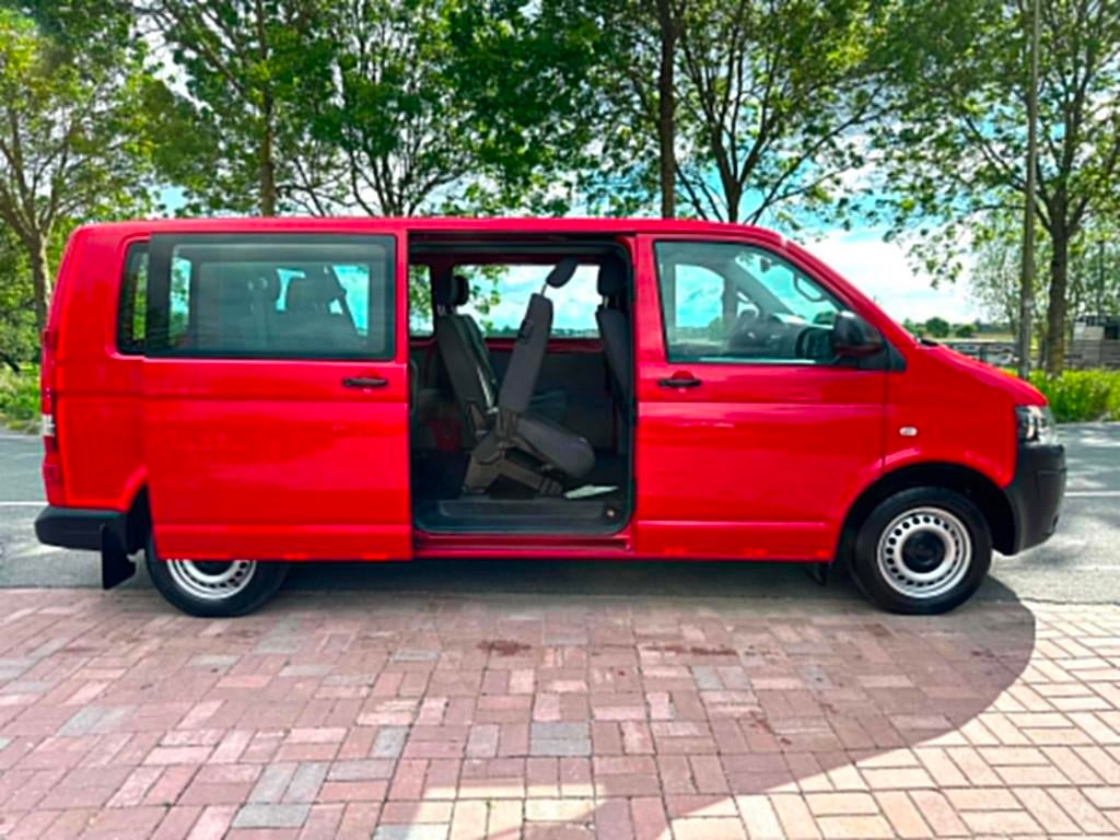 Volkswagen Transporter Kombi 2.0 TDI L2H1 9 PERSOONS AUTOMAA, Auto's, Volkswagen, Euro 5, Stof, Gebruikt, 2500 kg