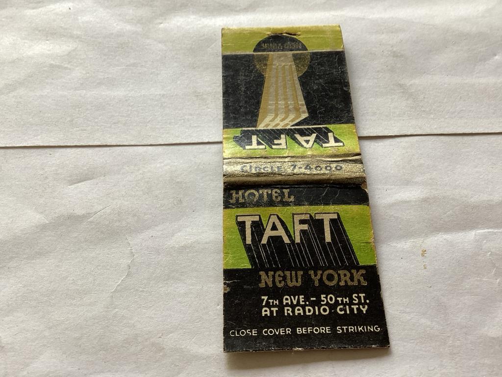 Vintage luciferdoosje Hotel Taft New York, Verzamelen, Rookartikelen, Aanstekers en Luciferdoosjes, Gebruikt, Luciferdoosjes of -merken