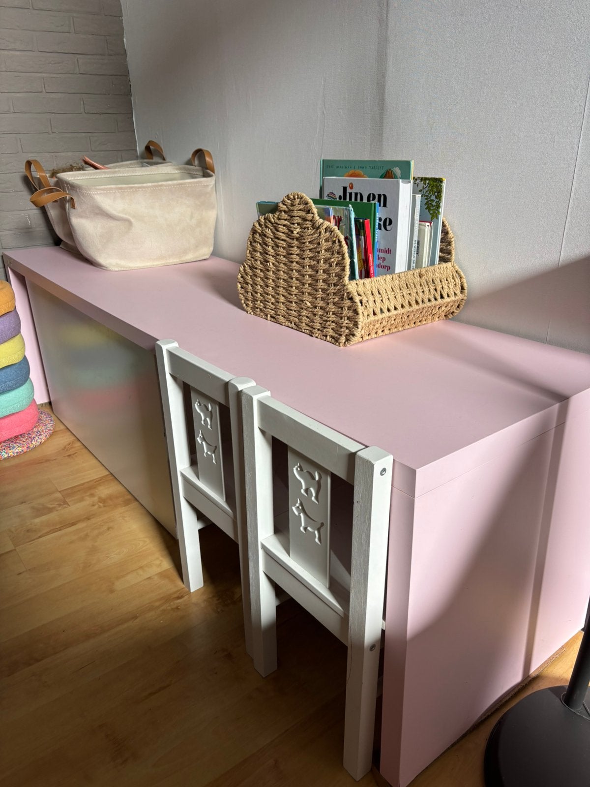Kinderbureau met ikea speelgoed bak, Ophalen, Zo goed als nieuw, Overige typen