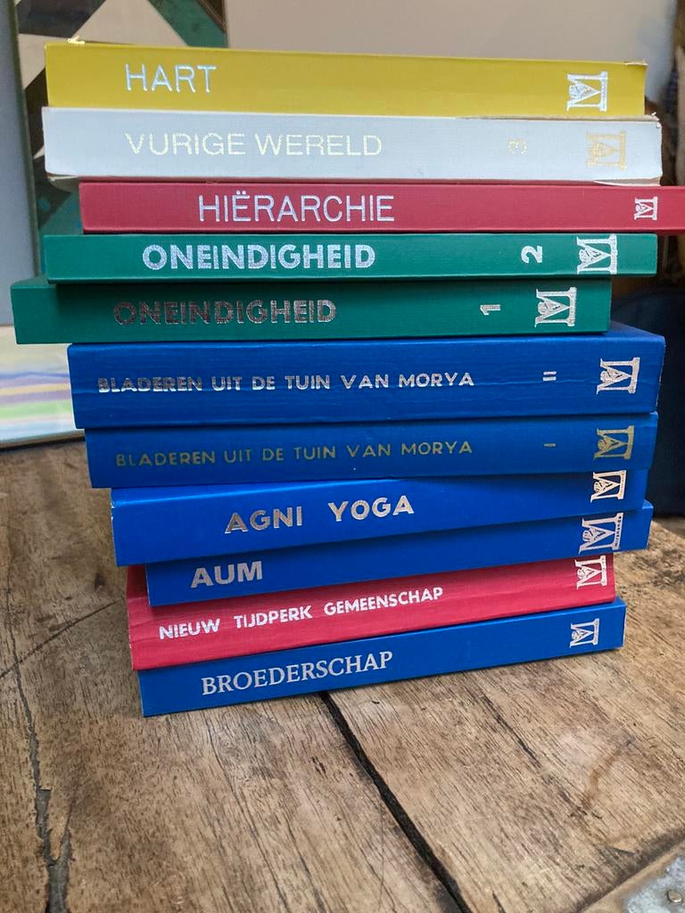 Agni yoga reeks verzameling collectie, Ophalen of Verzenden, Zo goed als nieuw, Meditatie of Yoga