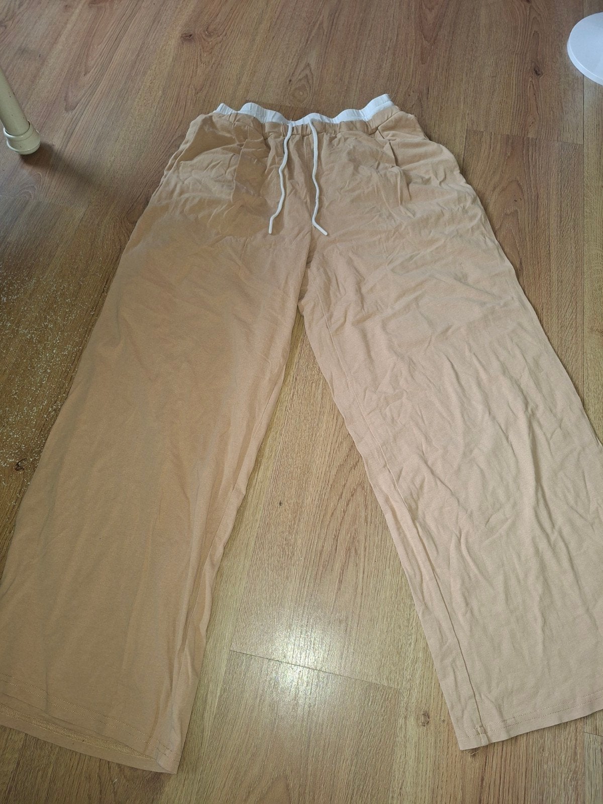 Comfortabele beige wijde broek met trekkoord, Maat 38/40 (M), Beige, Ophalen of Verzenden, Lang