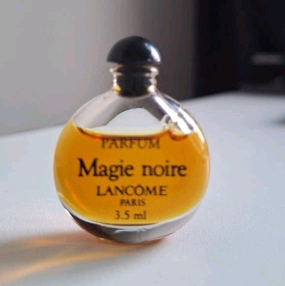 Vintage Magie Noire Lancome Miniatuur Parfum 3,5 ml, Ophalen of Verzenden, Zo goed als nieuw, Miniatuur, Gevuld
