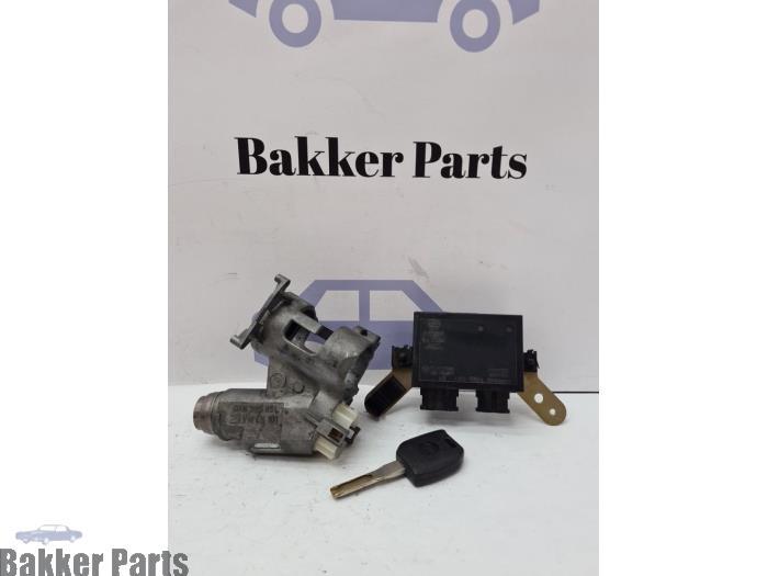 Kontaktslot + Sleutel van een Volkswagen Caddy, Gebruikt, -, Volkswagen, -