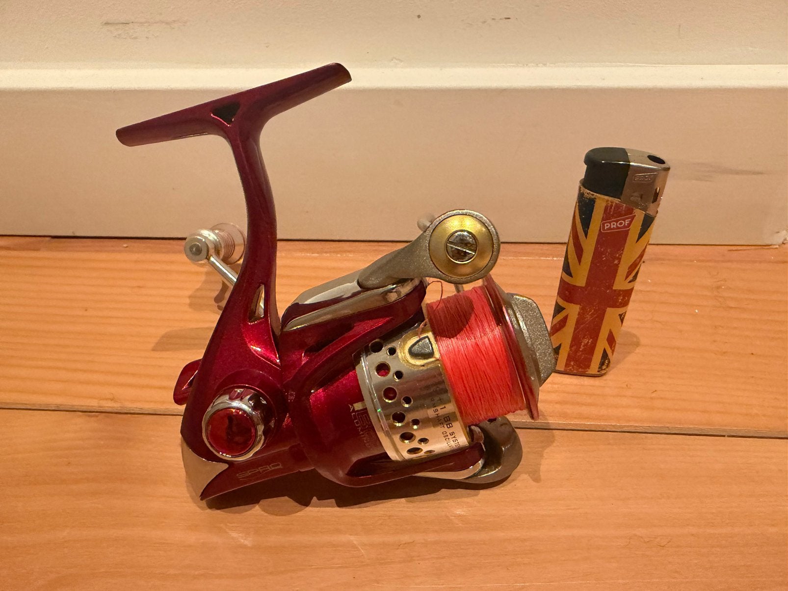 Spro Red Arc10100 spinmolen voorzien van Powerpro 0,08dynema, Watersport en Boten, Ophalen of Verzenden, Gebruikt, Molen