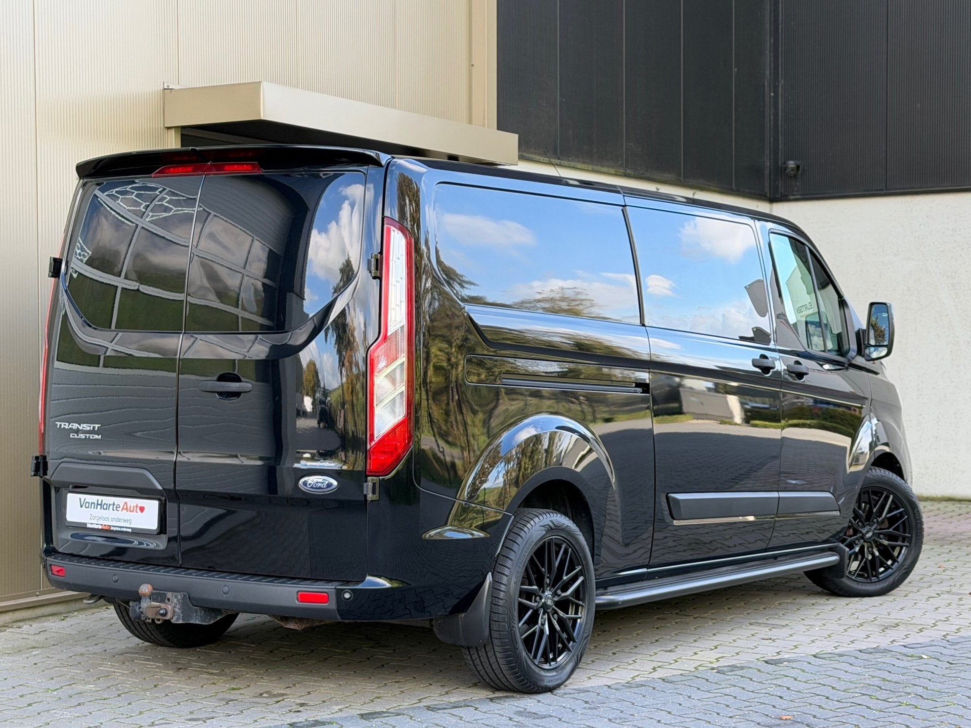 Ford Transit Custom 320 2.0 TDCI|L2H1|Trekhaak|Carplay|MARGE, Dealer onderhouden, Euro 6, 4 cilinders, Zwart