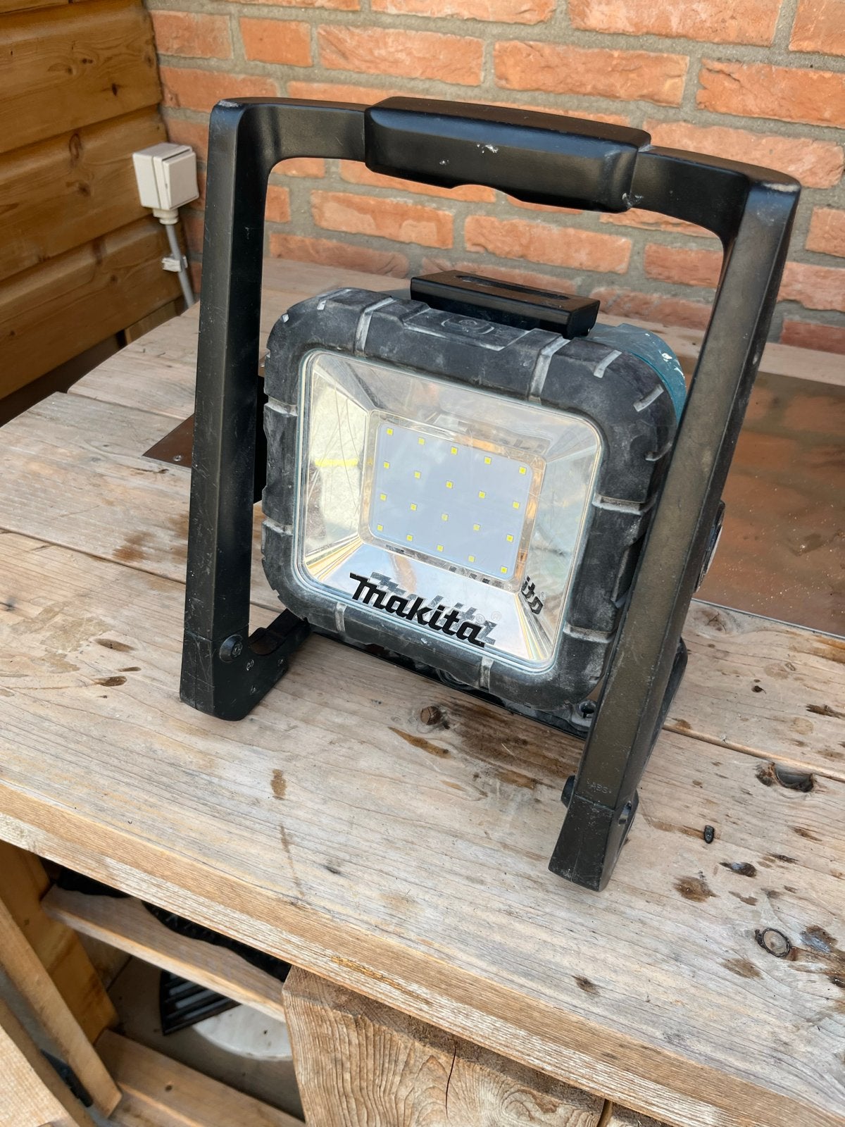 Makita DML805 Bouwlamp zonder accu, Ophalen, Gebruikt, Minder dan 50 watt, Met statief