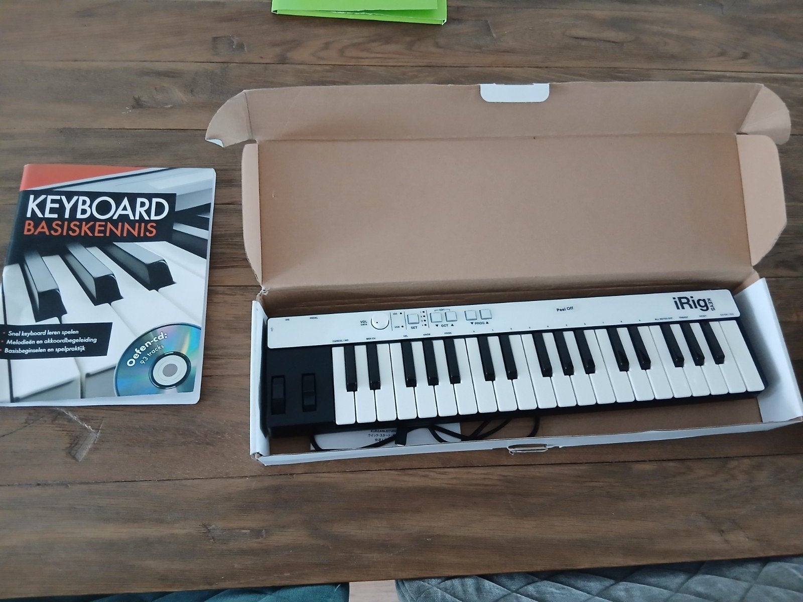irig keyboard met lesboek, Ophalen of Verzenden, 61 toetsen, Overige merken