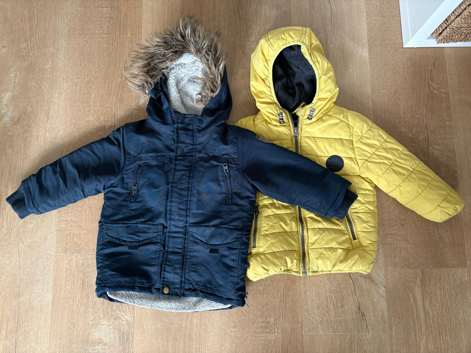 Kinderjassen maat 86 - Geel en Donkerblauw, Kinderen en Baby's, Ophalen of Verzenden, Gebruikt, Jongen of Meisje, Jas