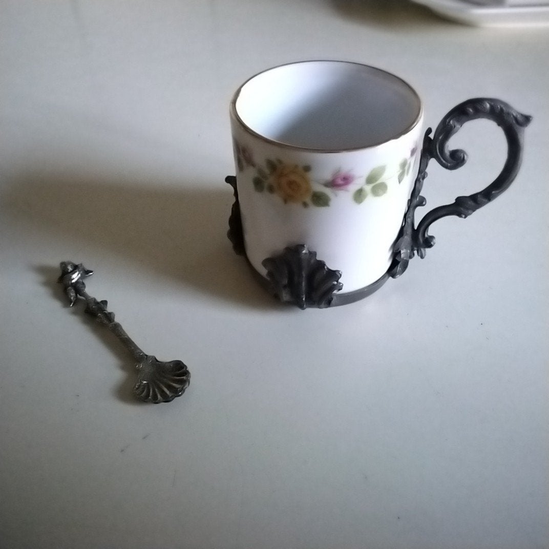 Kleine beker in tinnen houder en lepeltje met engel, Ophalen of Verzenden