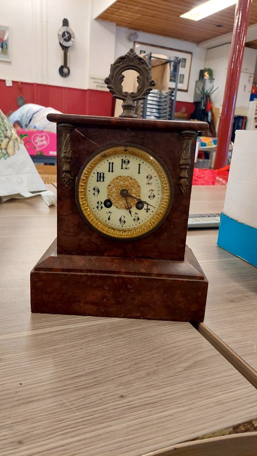 Antieke marmeren schoorsteenklok, Ophalen
