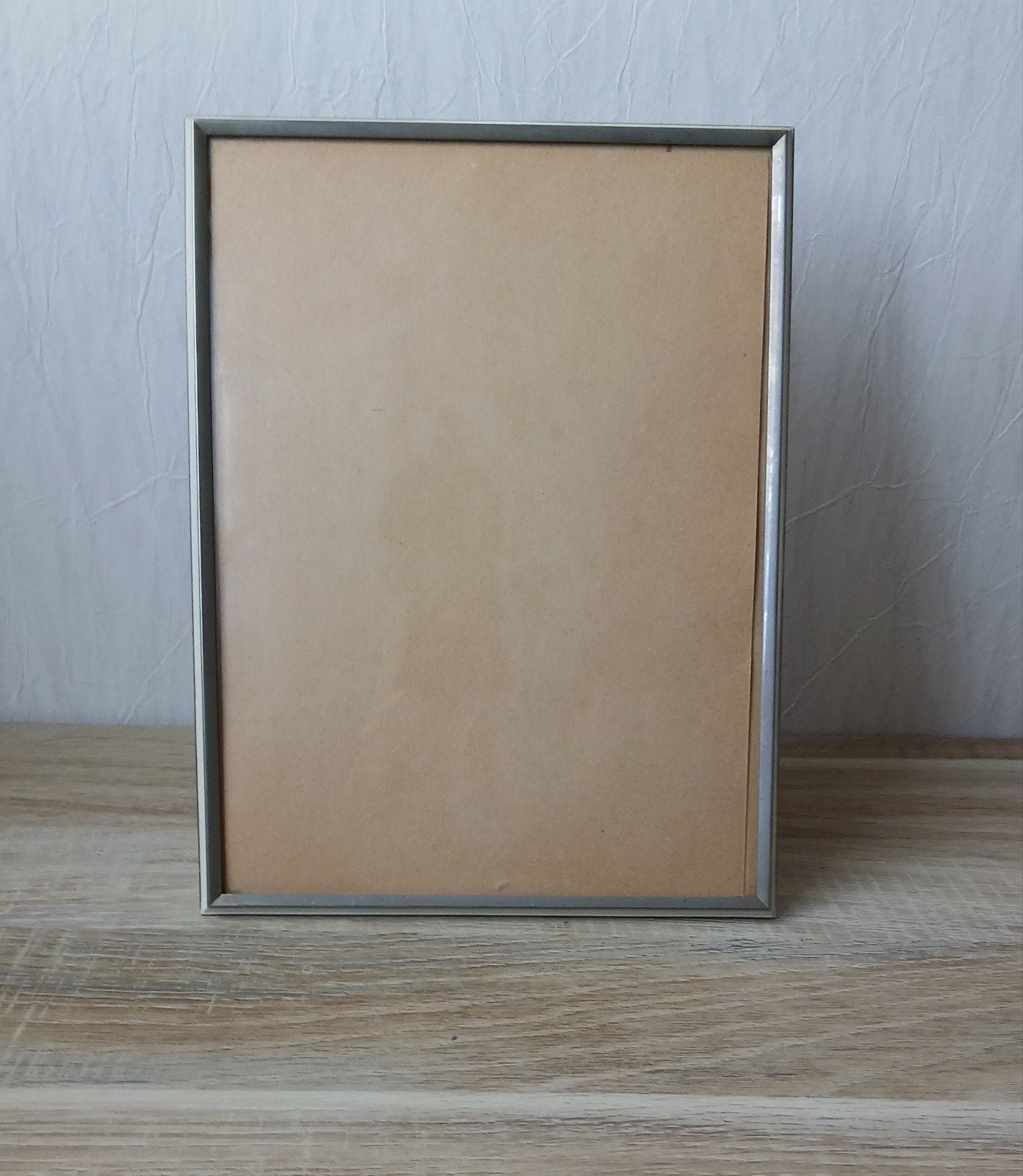 Antieke Fotolijst  Chromo Met Bol Glas Met Houten Achterkant, Hangend, Standaard fotolijst, Ophalen of Verzenden, Overige materialen