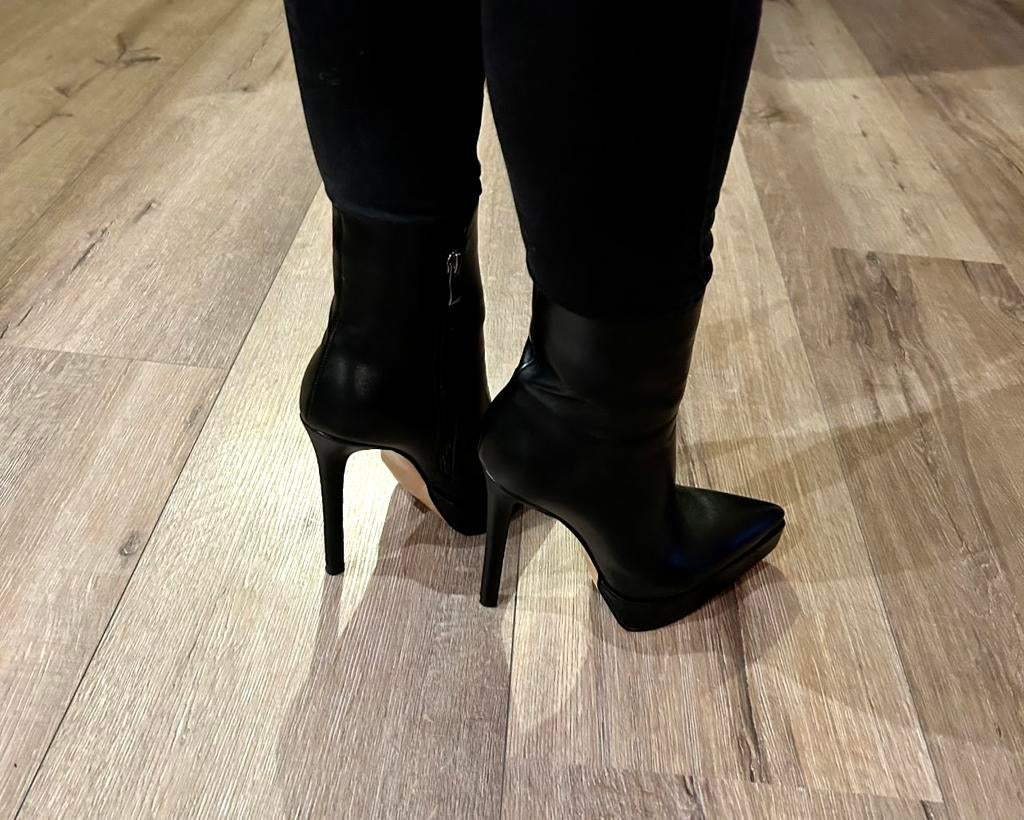 Sexy zwarte enkellaarzen met hoge hak, Ophalen of Verzenden, Zo goed als nieuw, Zwart, Lage of Enkellaarzen