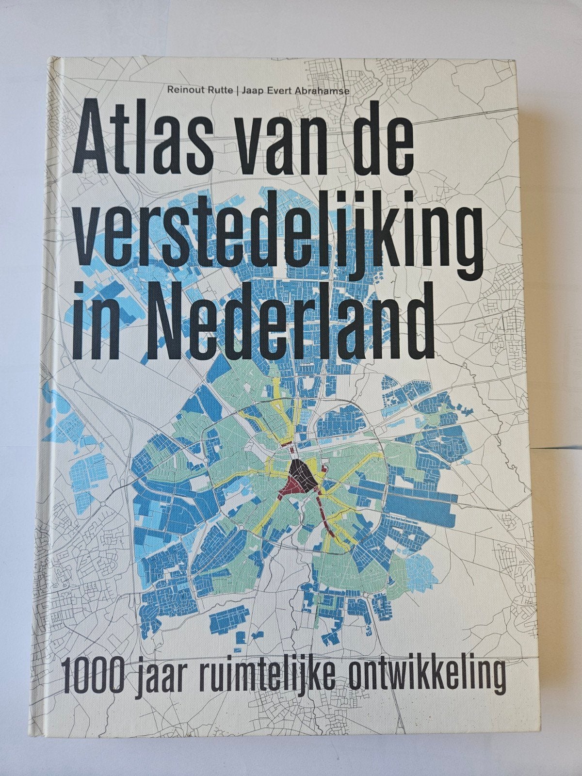 Atlas van de verstedelijking in Nederland, Boeken, Gelezen, Overige atlassen, Ophalen of Verzenden, 1800 tot 2000