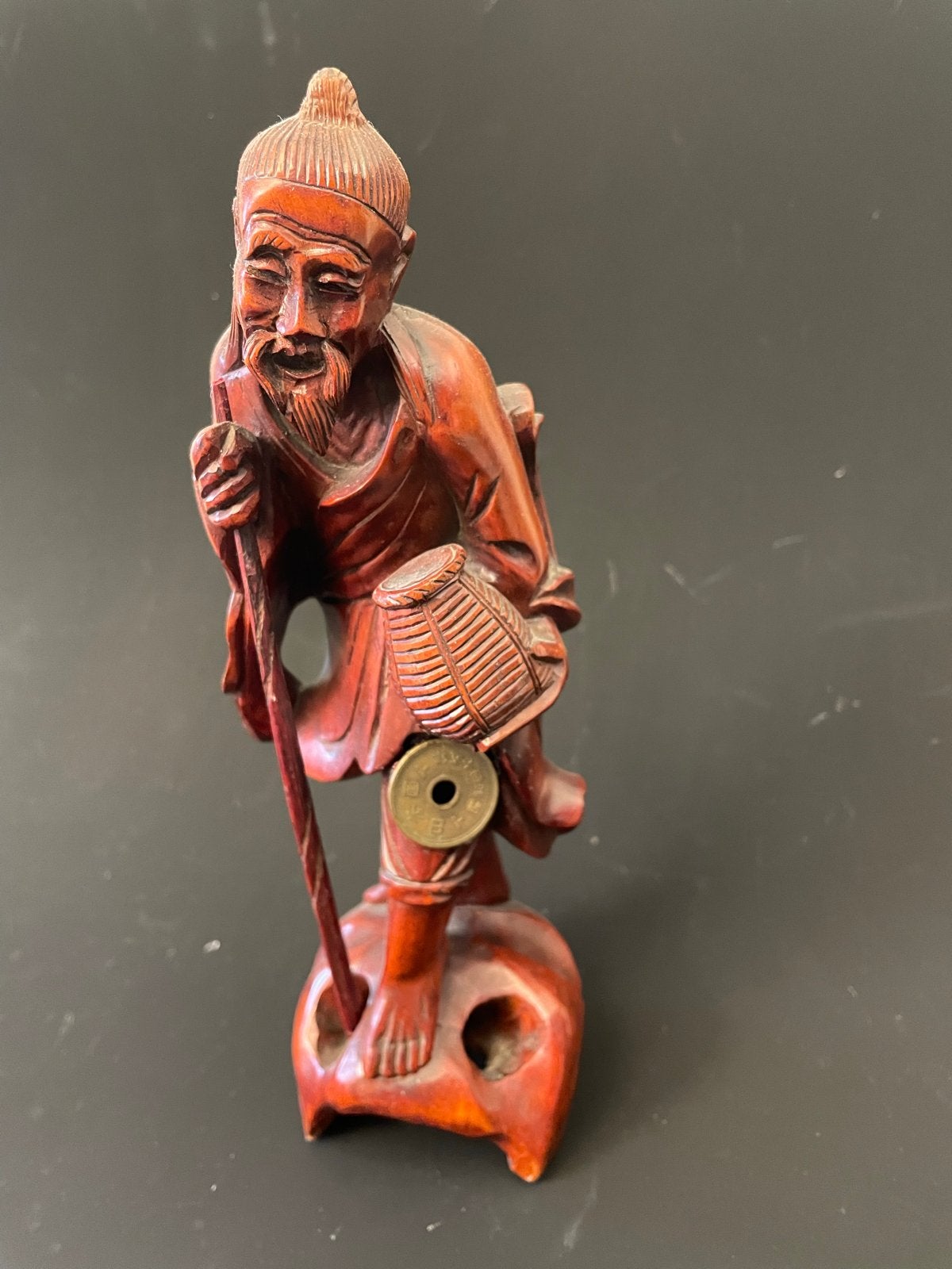Chinees houten beeld met munt, Minder dan 20 cm, Ophalen of Verzenden, Handgemaakt, Beeld