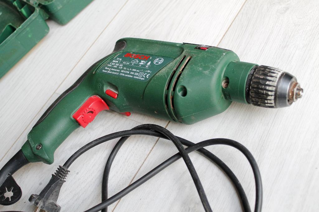 Bosch boormachine PSB 700 RE, Boormachine, Ophalen of Verzenden, Variabele snelheid, Gebruikt
