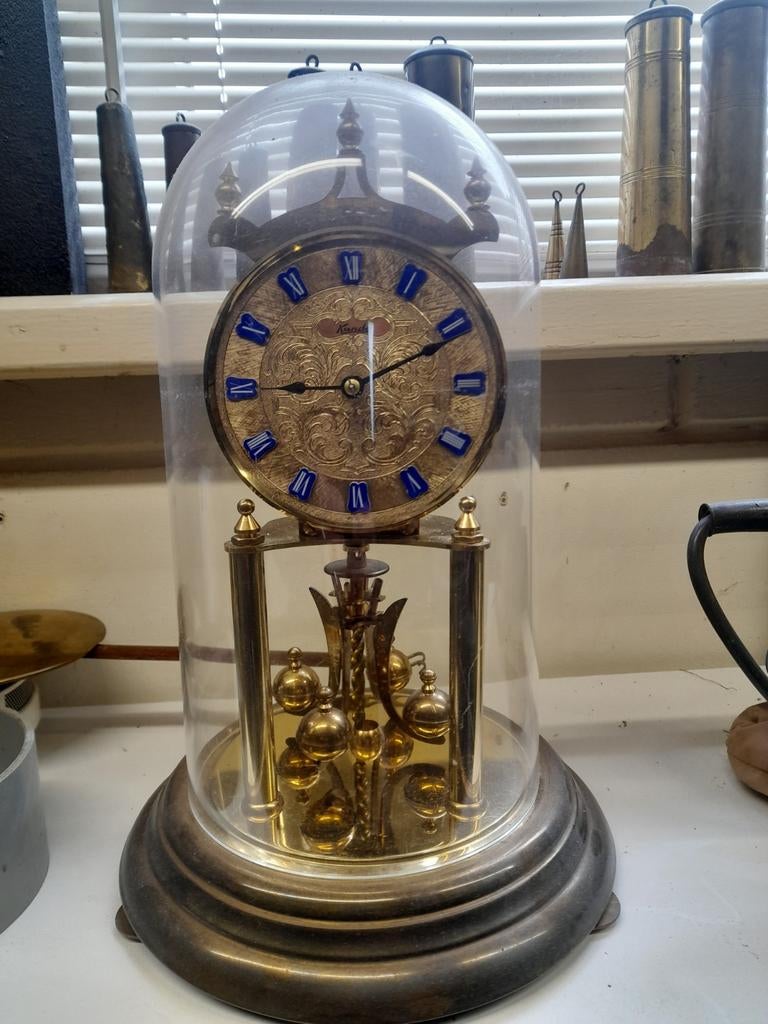 Antieke Jaarpendule met Kunststof Stolp, Ophalen
