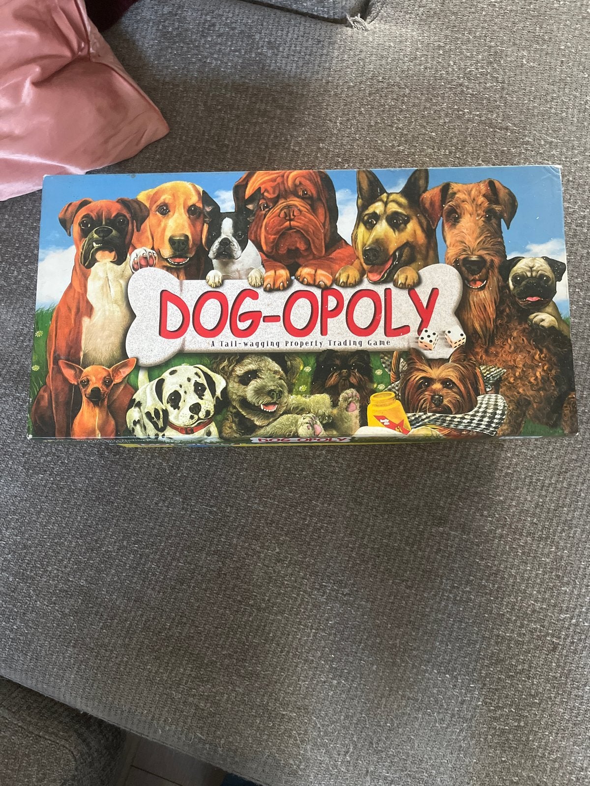 Dog-opoly Bordspel - Een Hondenversie van Monopoly, Drie of vier spelers, Ophalen of Verzenden, Zo goed als nieuw